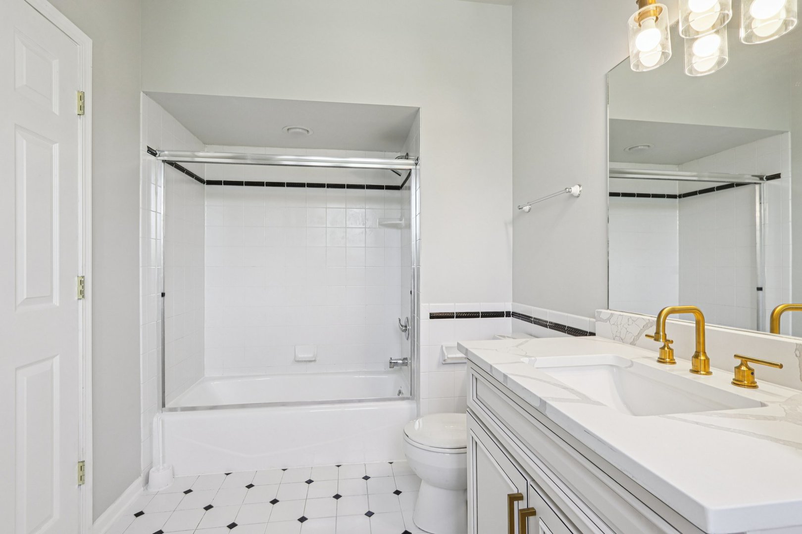 6605 Oakwood Manor Drive, Crystal Lake, IL 60012