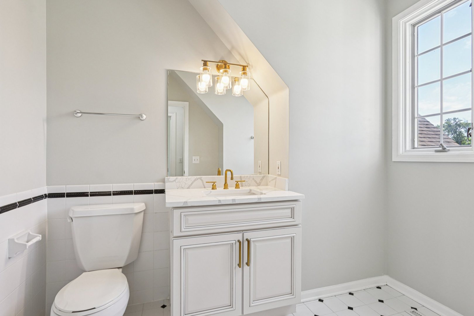 6605 Oakwood Manor Drive, Crystal Lake, IL 60012