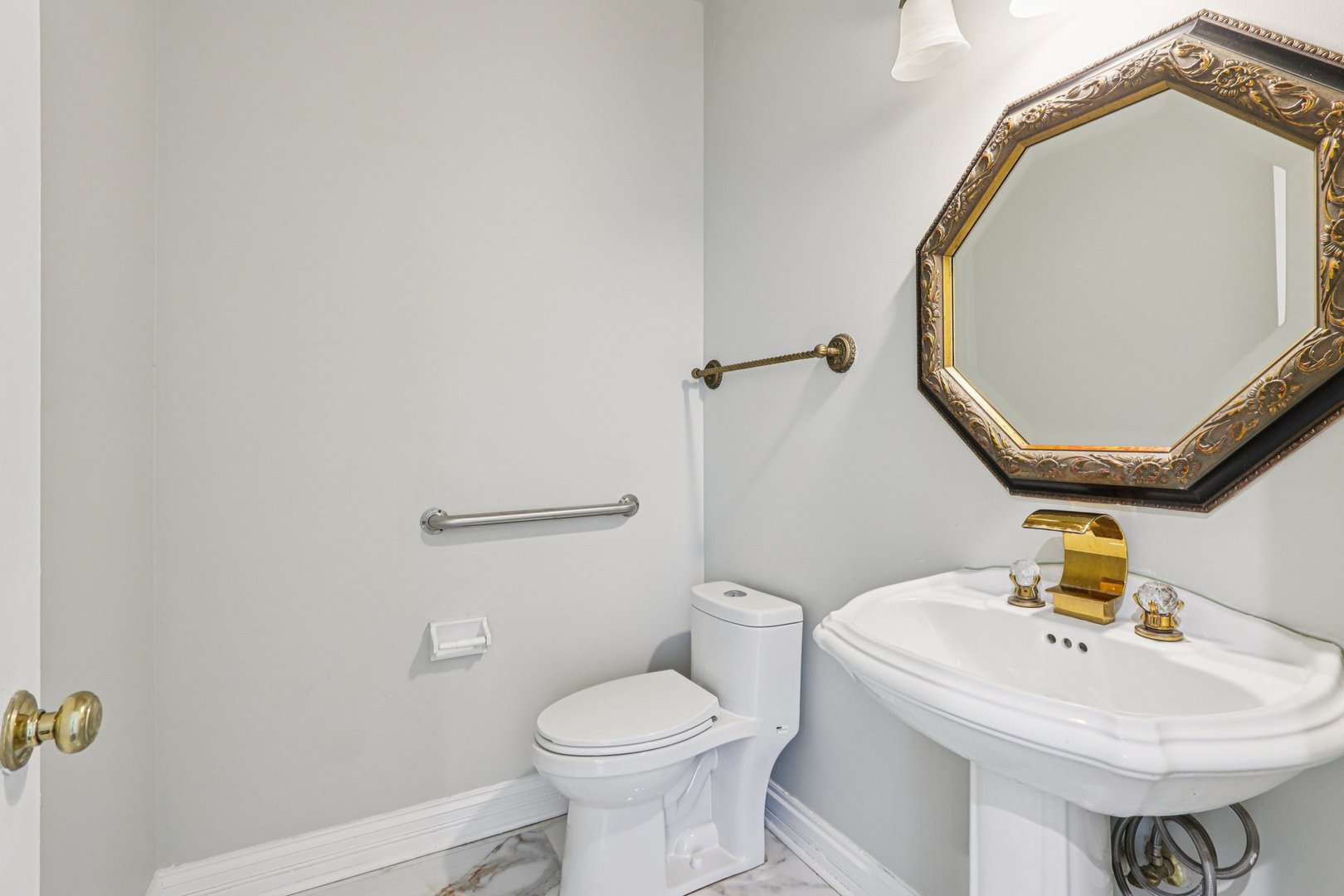 6605 Oakwood Manor Drive, Crystal Lake, IL 60012