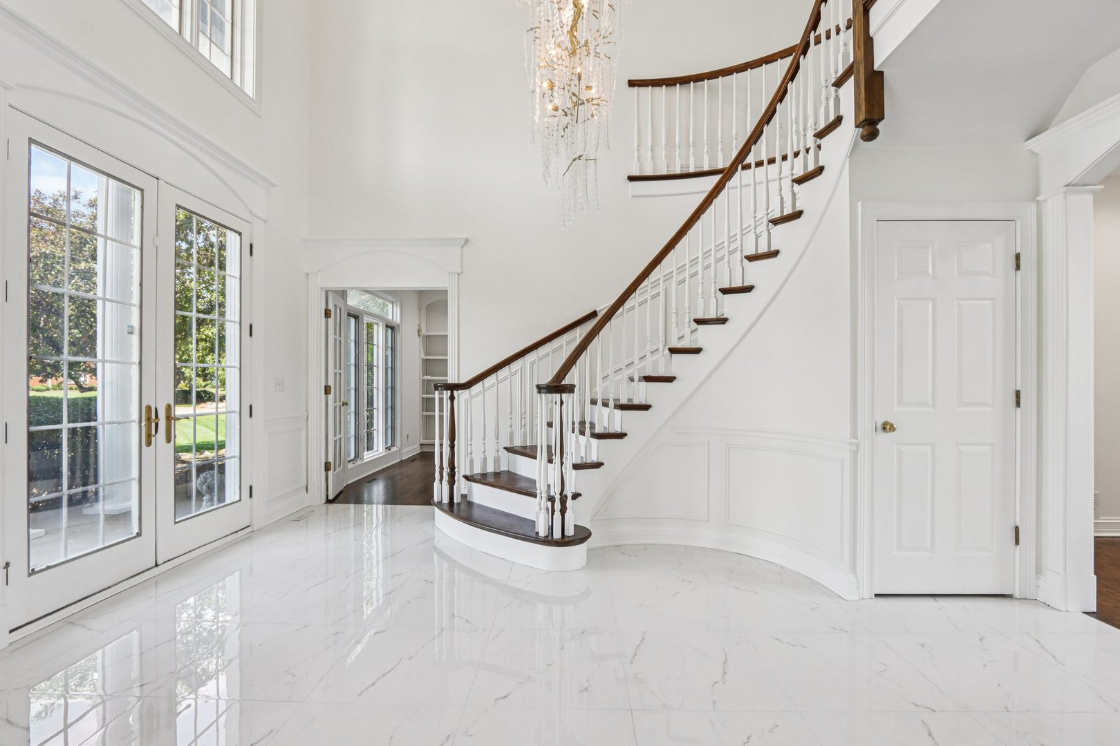 6605 Oakwood Manor Drive, Crystal Lake, IL 60012