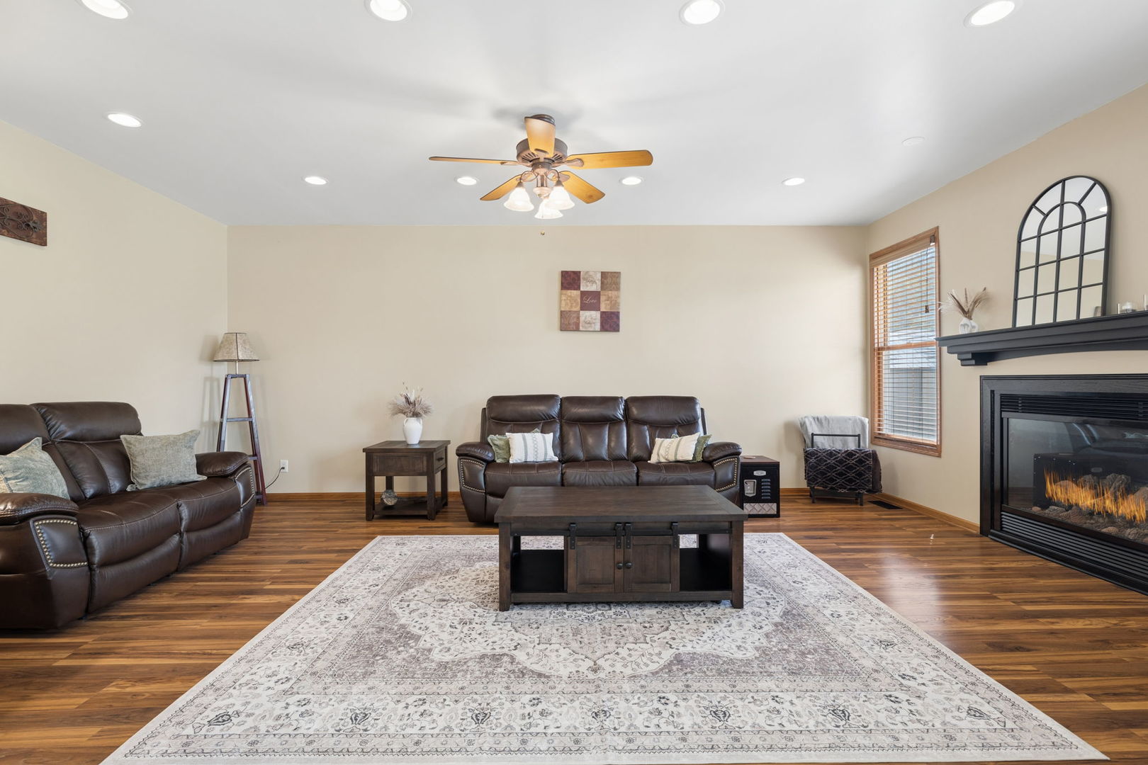 611 Prairie View Lane, Hinckley, IL 60520