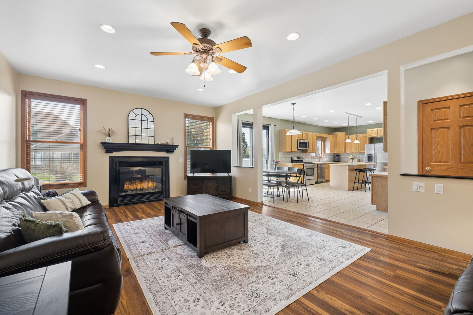 611 Prairie View Lane, Hinckley, IL 60520