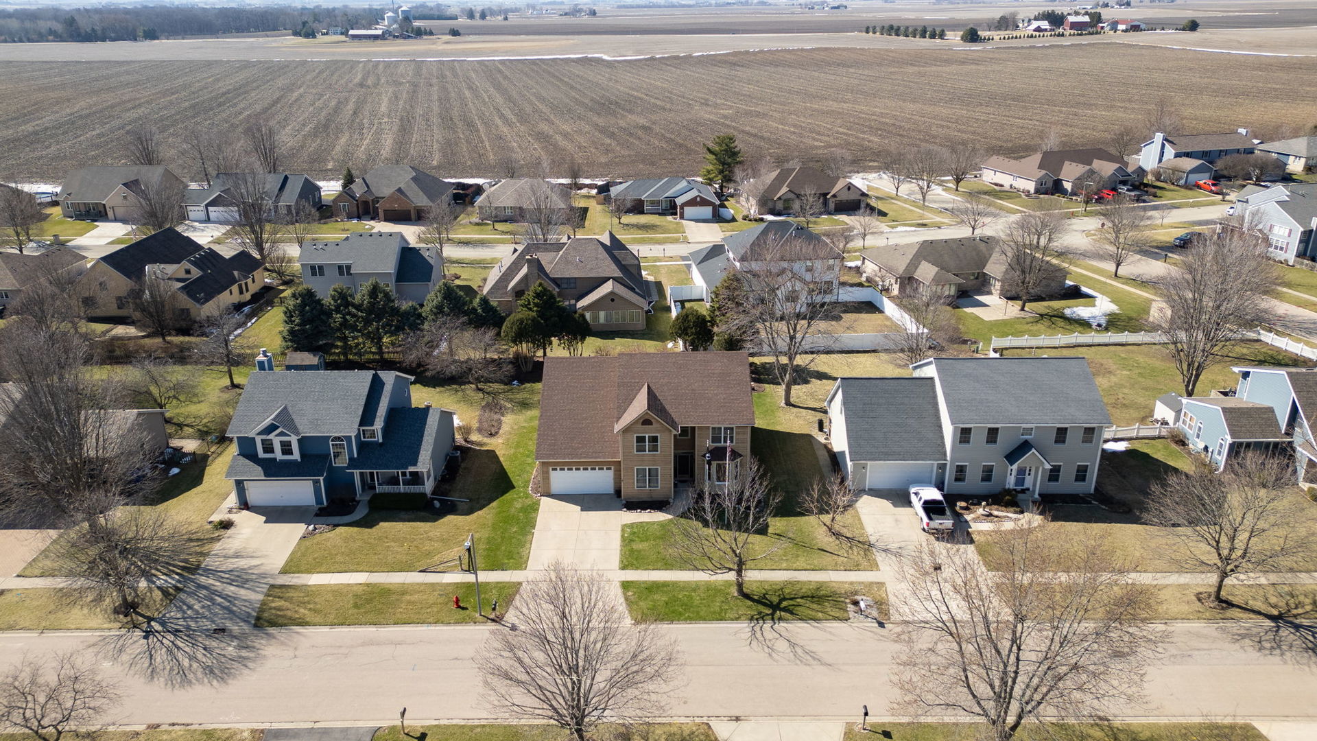 611 Prairie View Lane, Hinckley, IL 60520