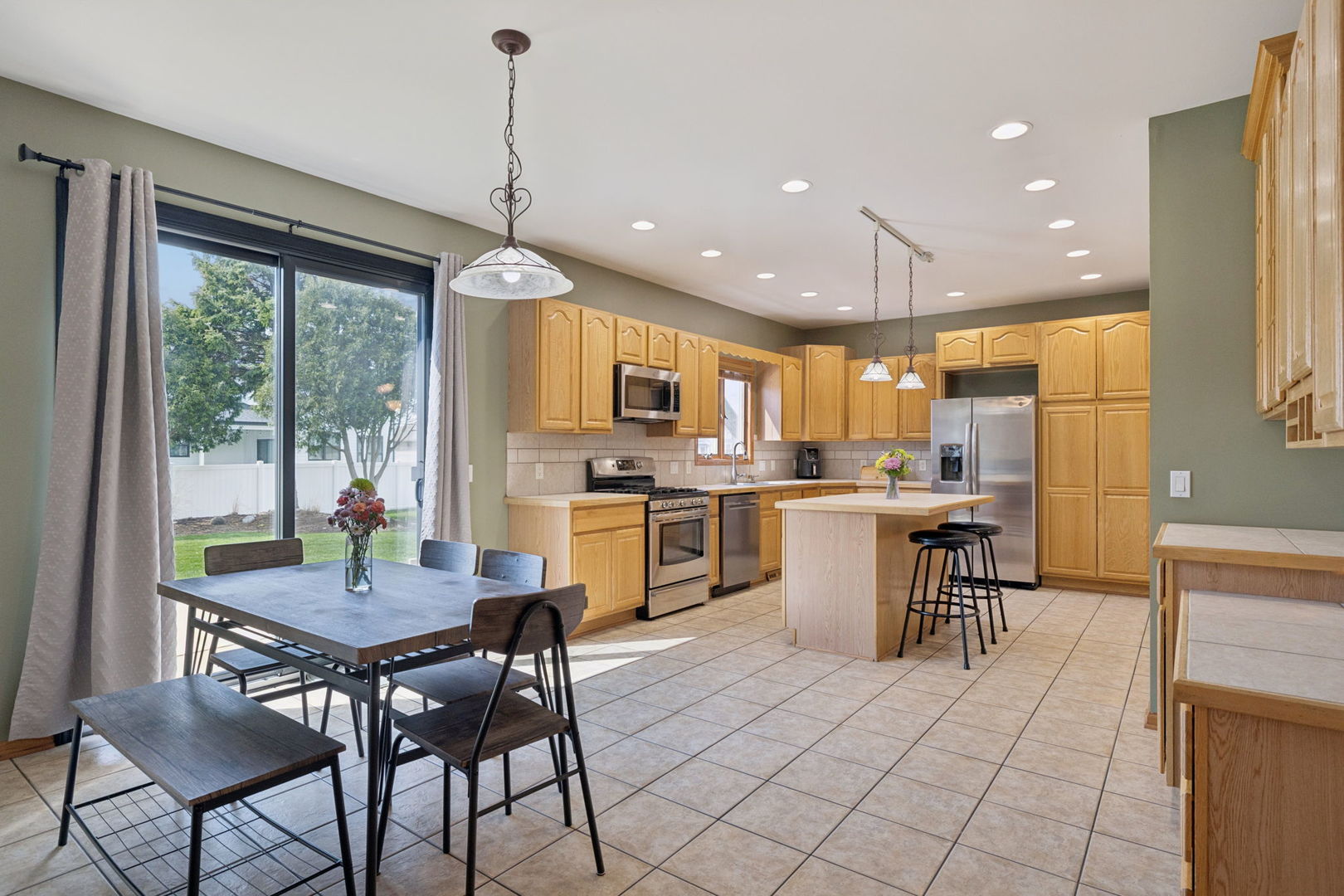 611 Prairie View Lane, Hinckley, IL 60520