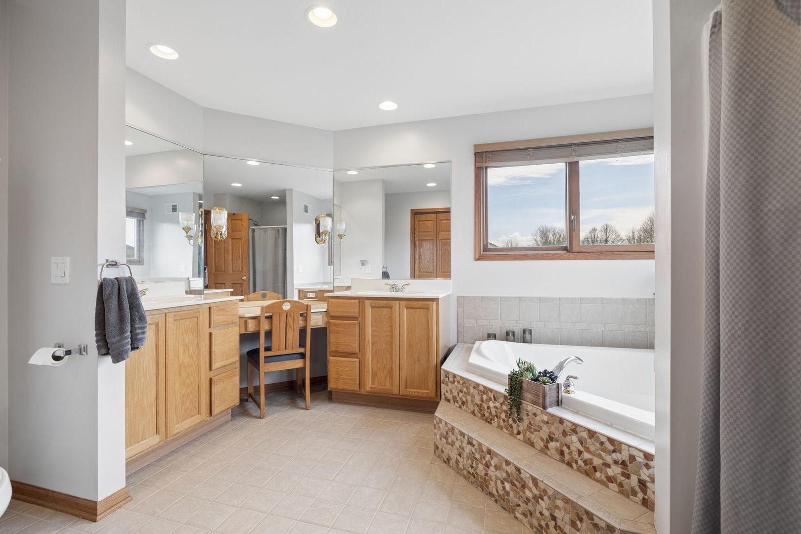 611 Prairie View Lane, Hinckley, IL 60520