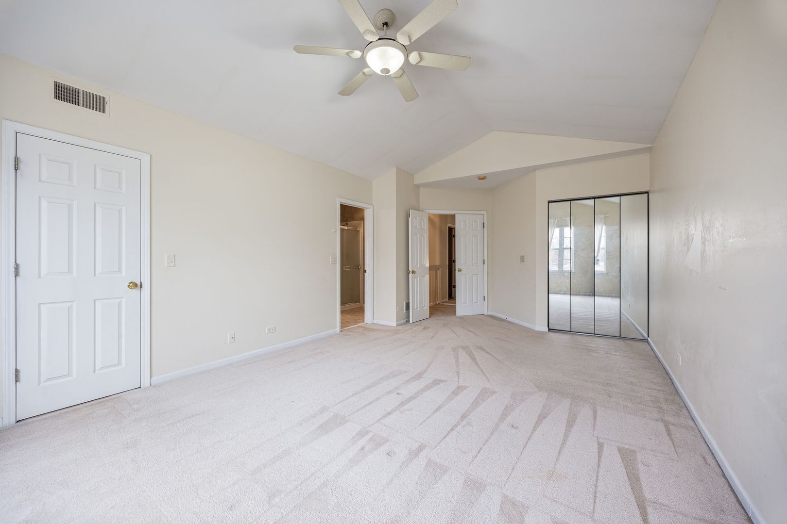 2556 Camberley Circle #2-813, Westchester, IL 60154