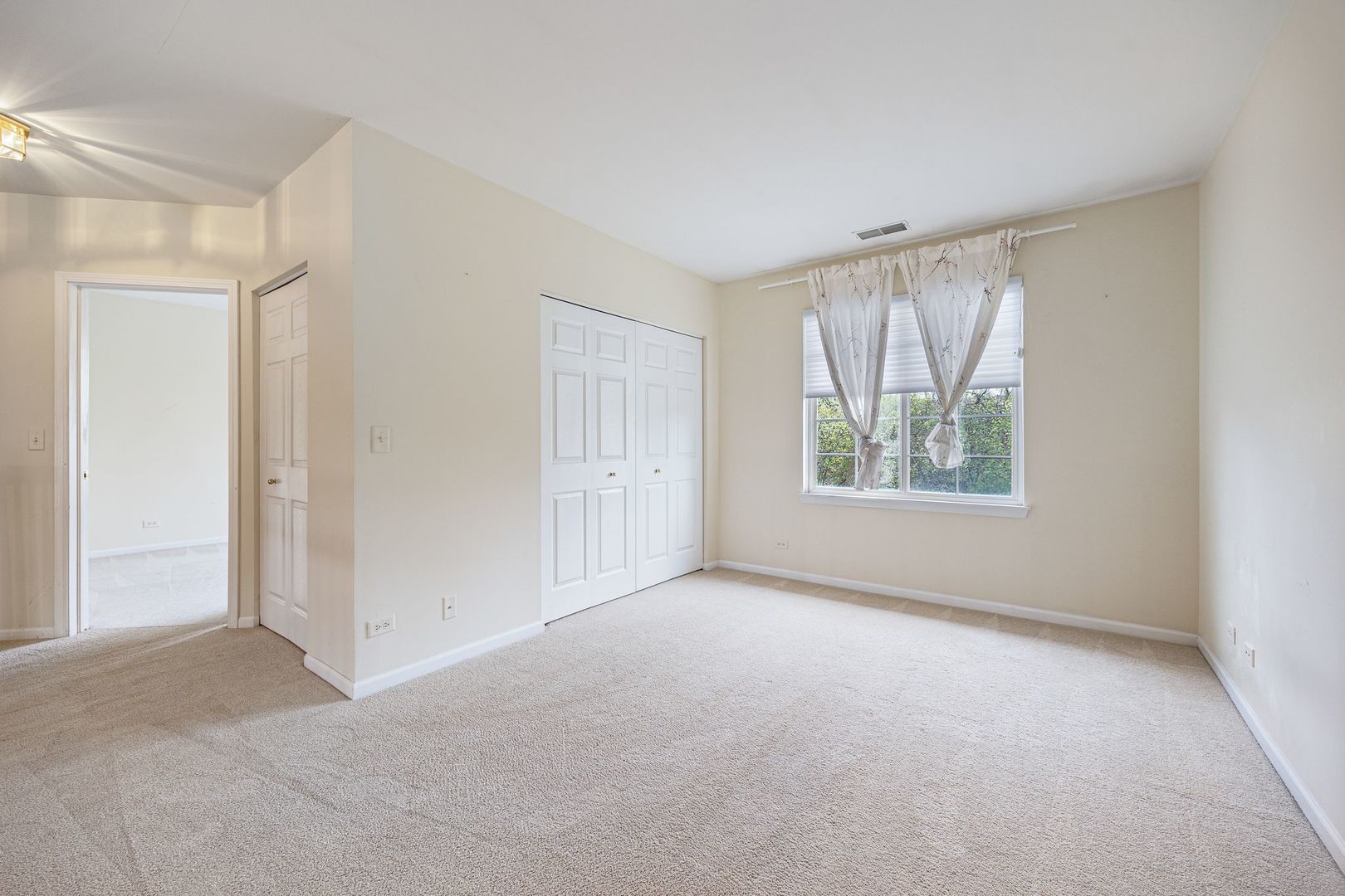 2556 Camberley Circle #2-813, Westchester, IL 60154