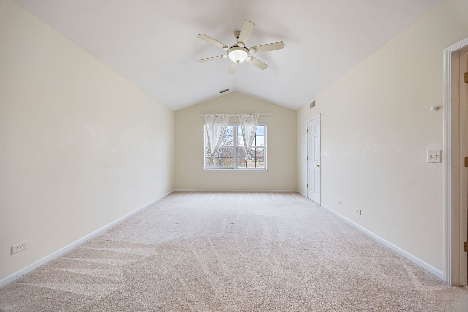 2556 Camberley Circle #2-813, Westchester, IL 60154