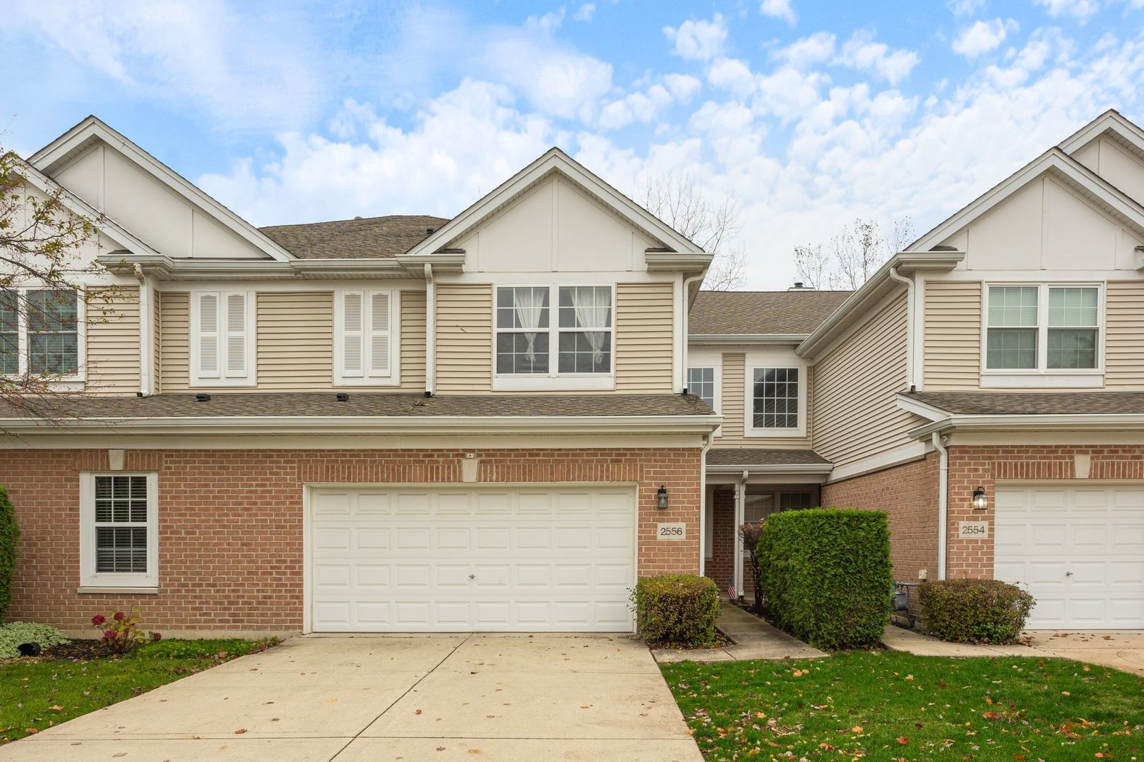 2556 Camberley Circle #2-813, Westchester, IL 60154