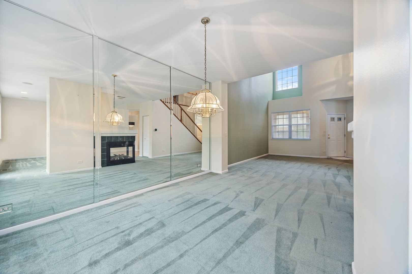 2556 Camberley Circle #2-813, Westchester, IL 60154