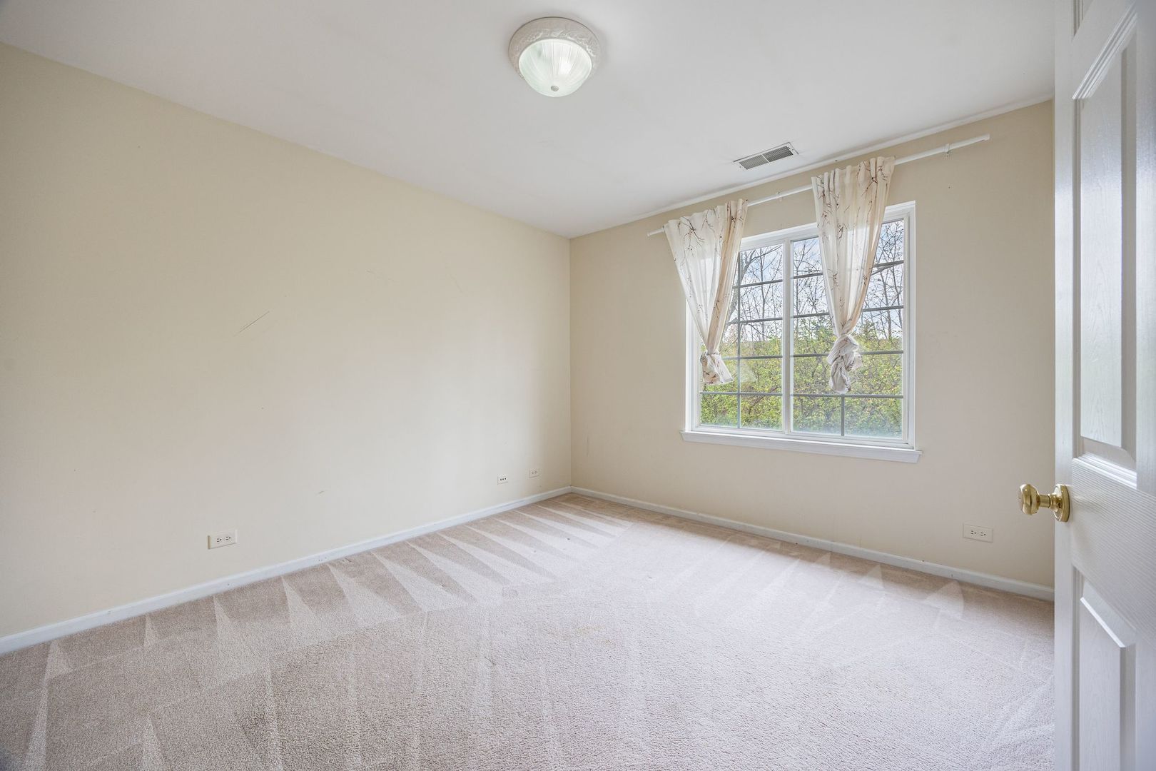 2556 Camberley Circle #2-813, Westchester, IL 60154