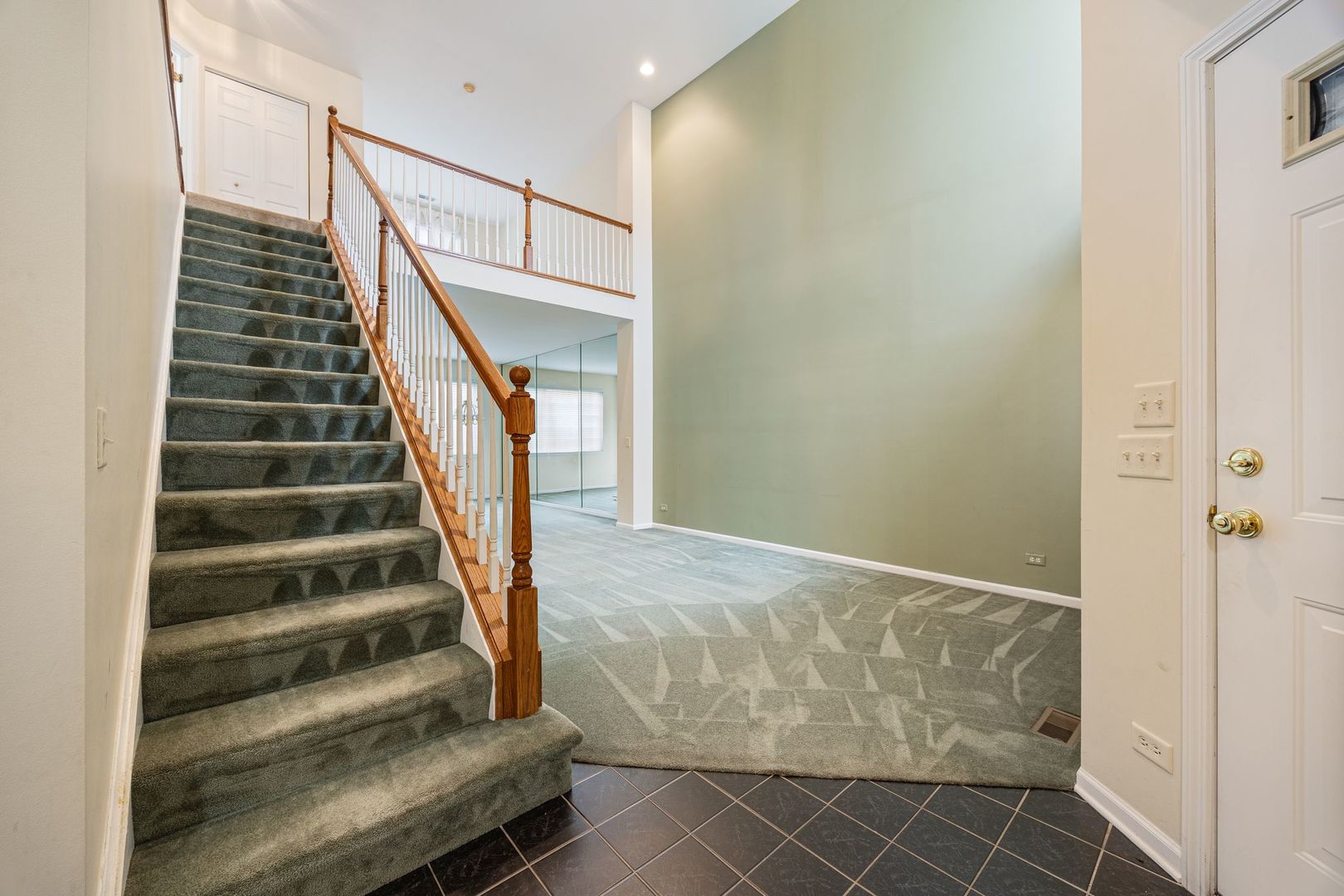 2556 Camberley Circle #2-813, Westchester, IL 60154