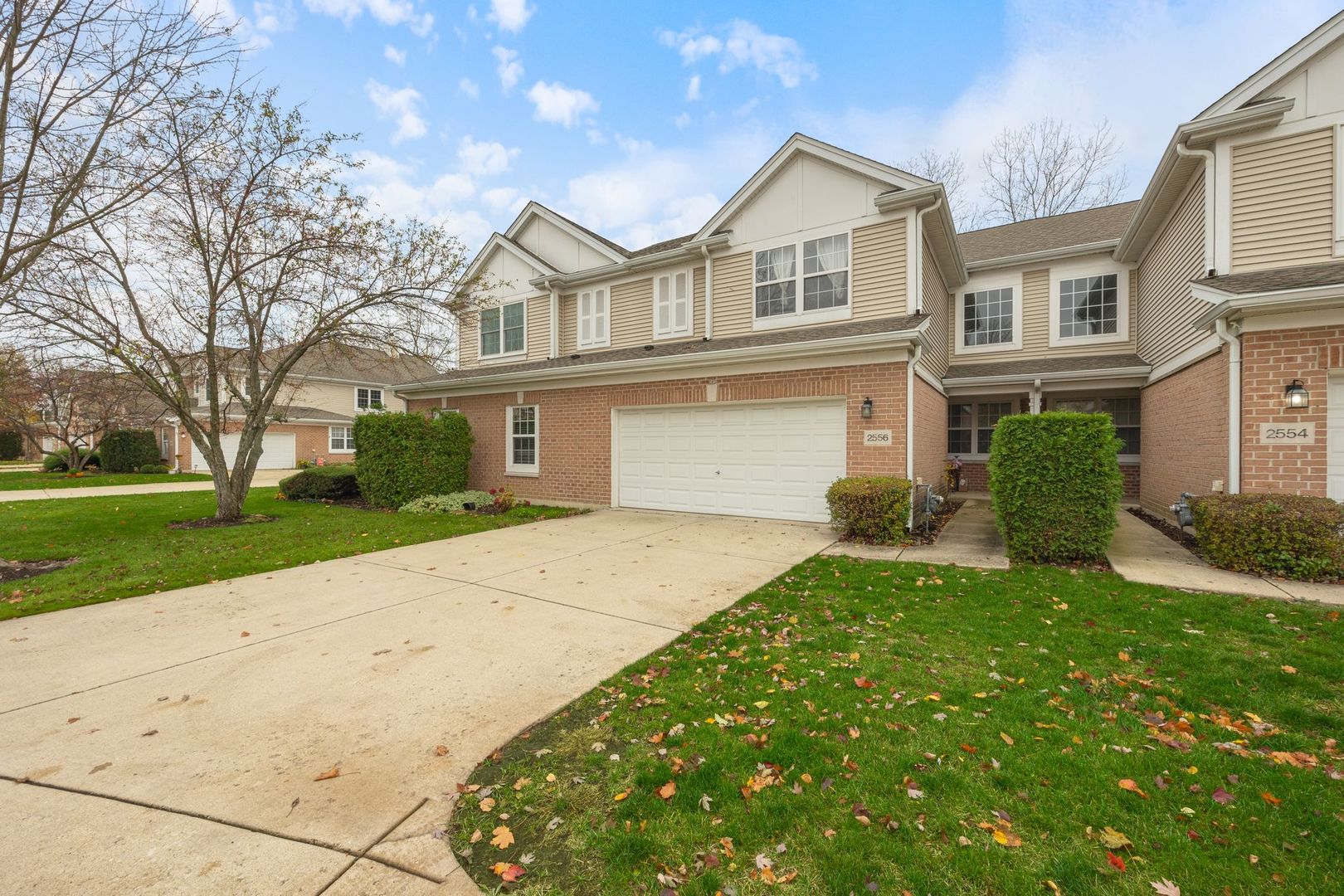 2556 Camberley Circle #2-813, Westchester, IL 60154