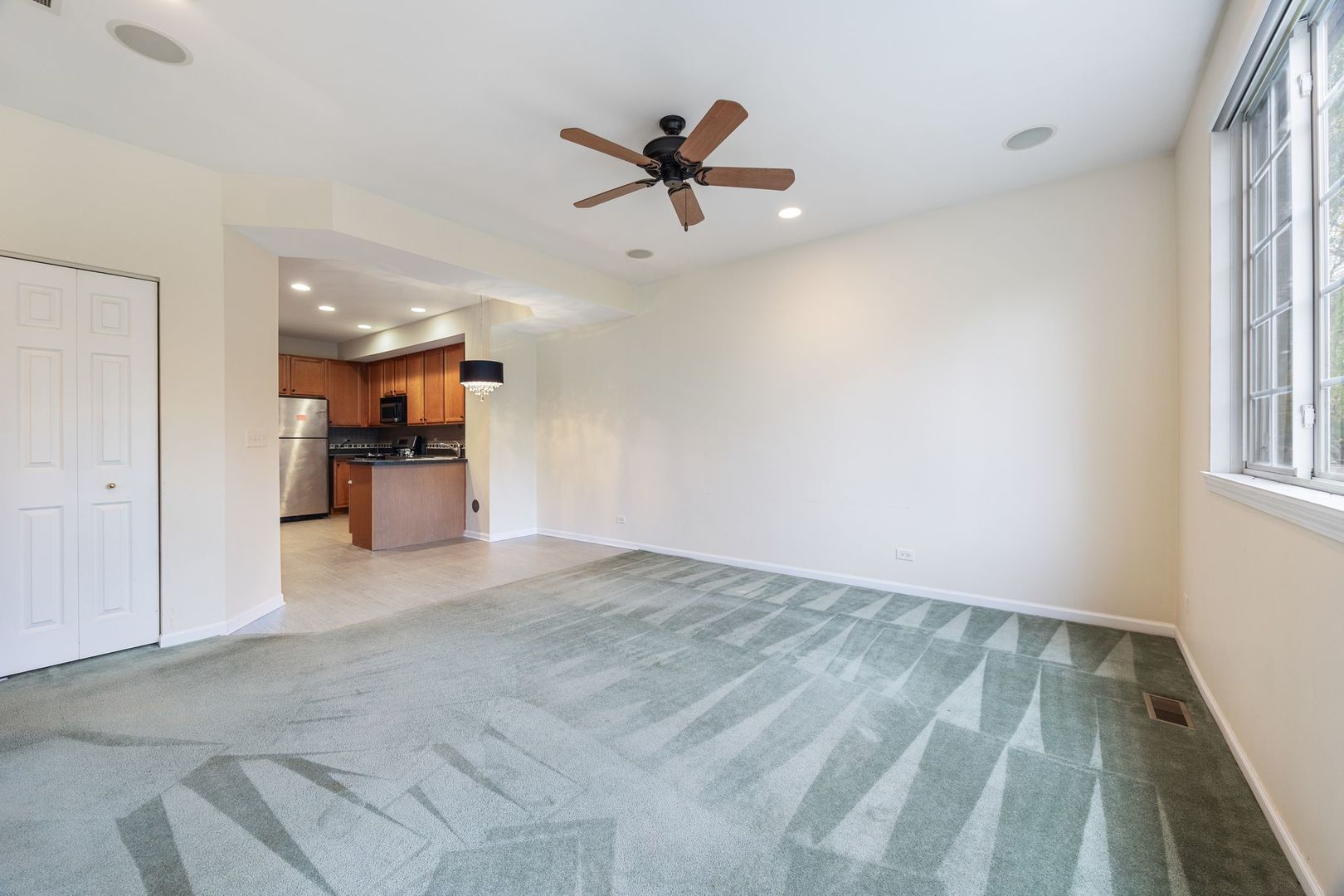 2556 Camberley Circle #2-813, Westchester, IL 60154