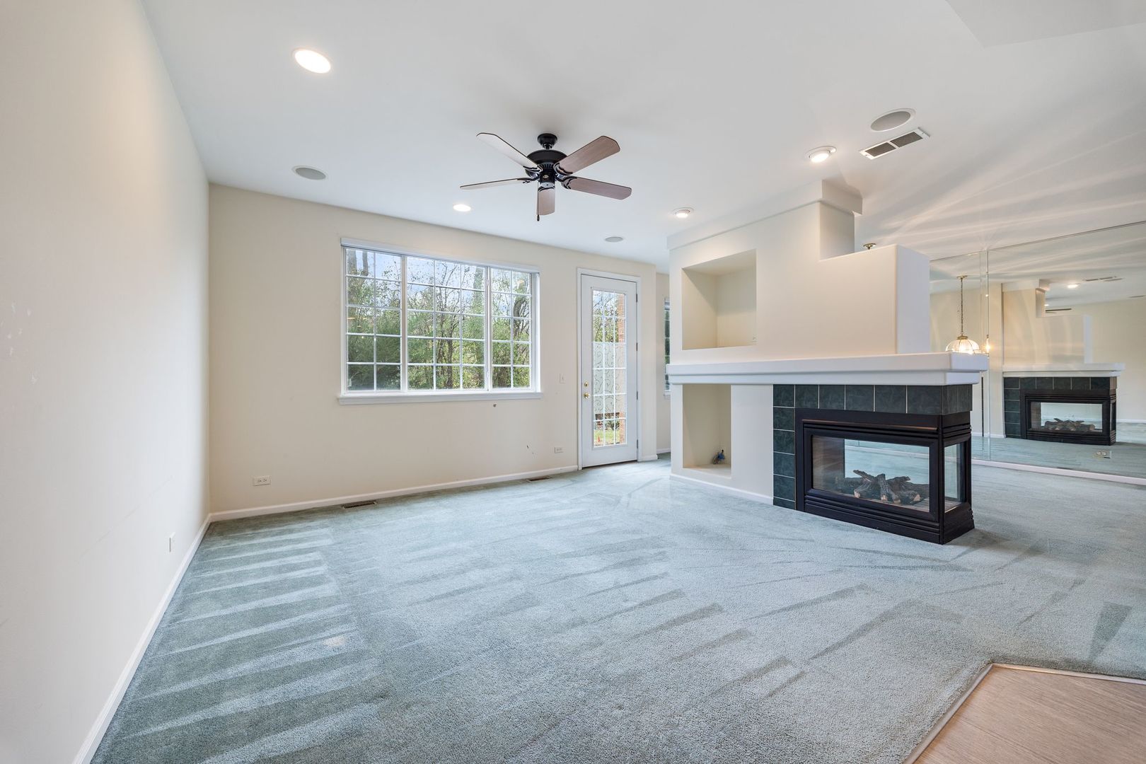 2556 Camberley Circle #2-813, Westchester, IL 60154