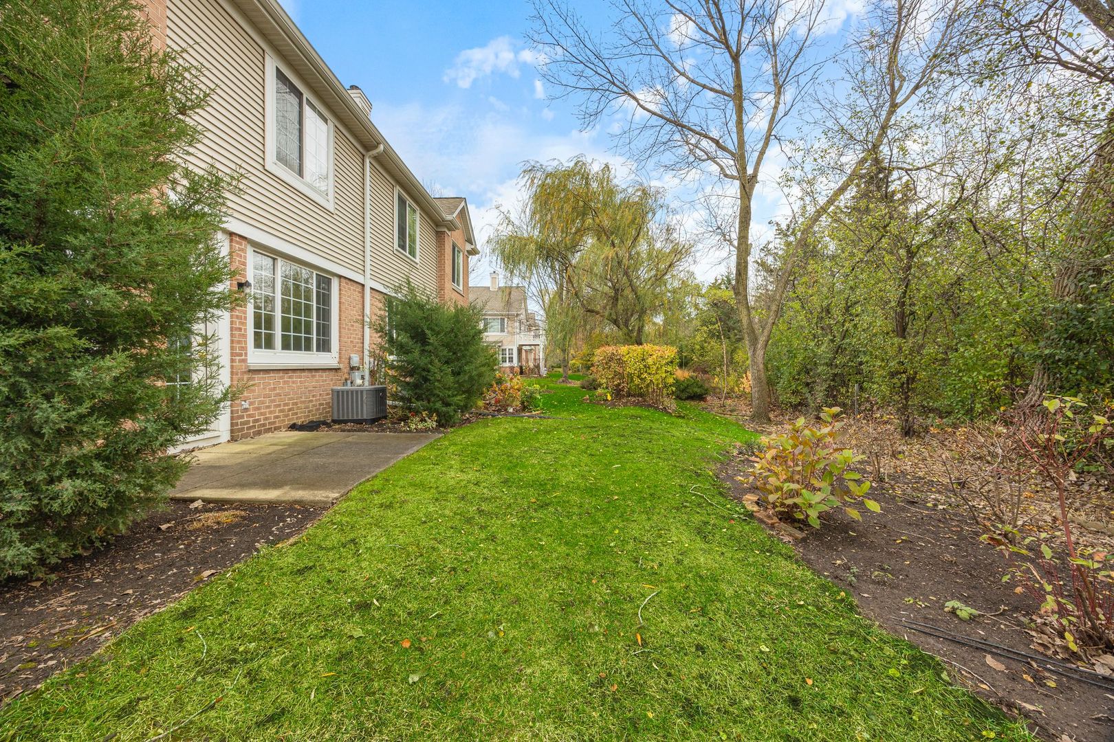 2556 Camberley Circle #2-813, Westchester, IL 60154