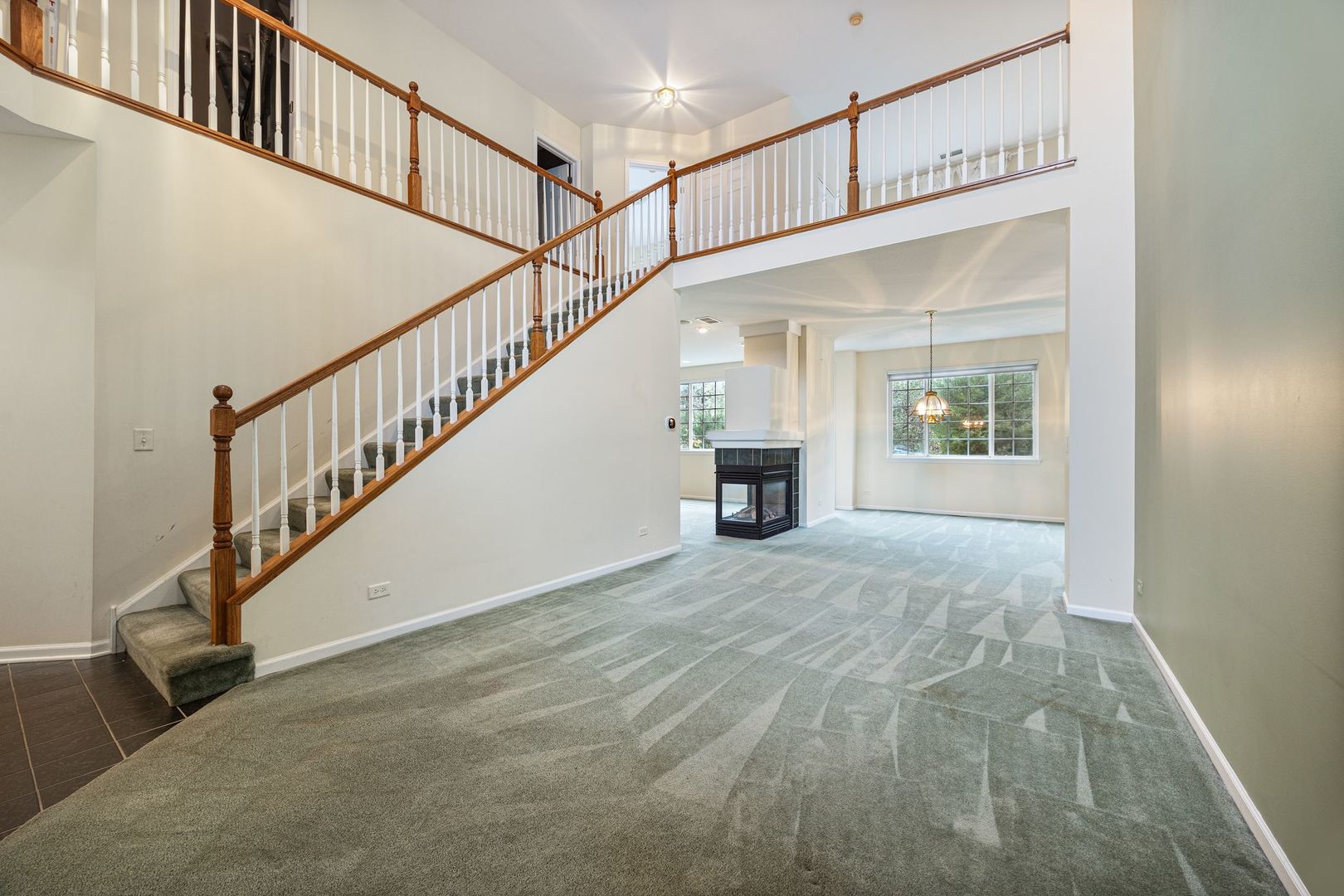 2556 Camberley Circle #2-813, Westchester, IL 60154