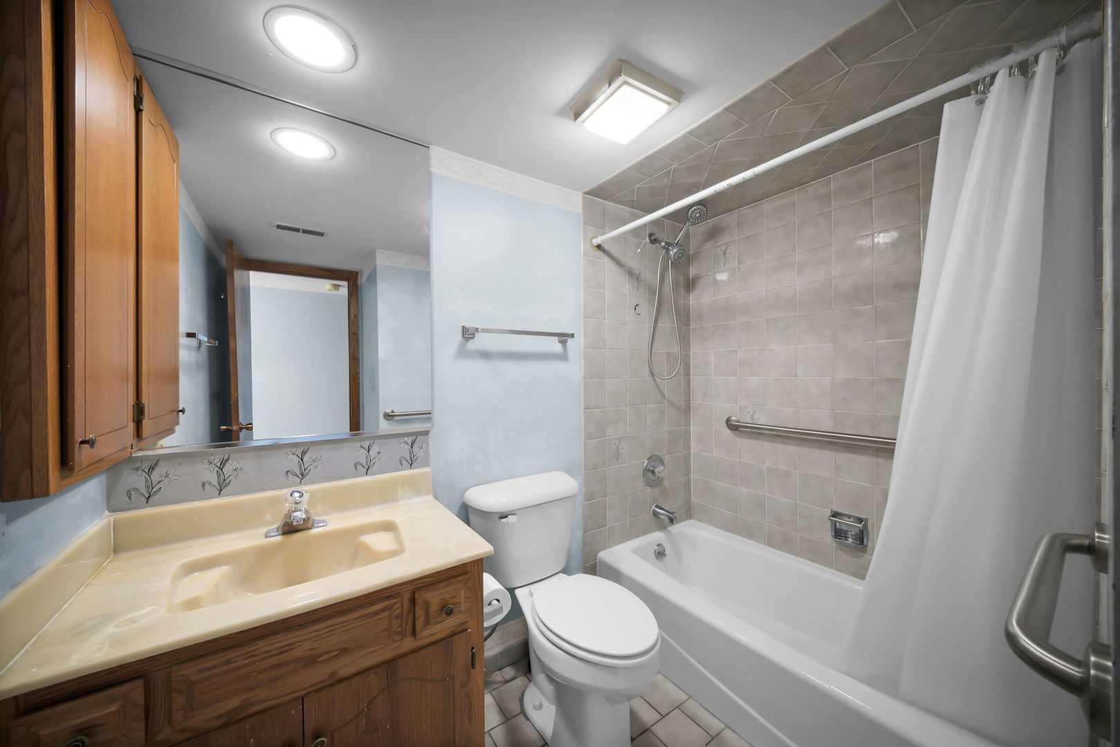 1389 Perry Street #203, Des Plaines, IL 60016