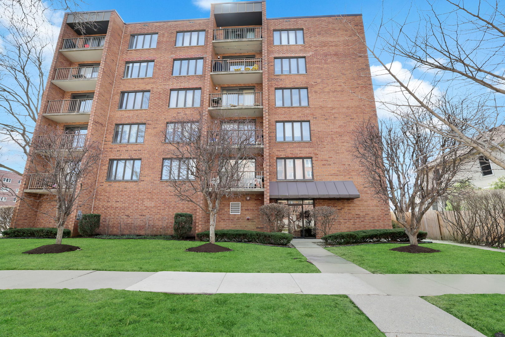 1389 Perry Street #203, Des Plaines, IL 60016