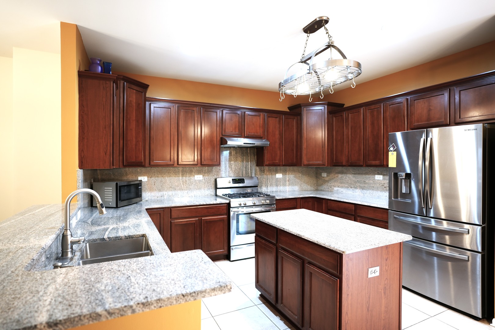 462 GROSVENOR Lane, Aurora, IL 60504