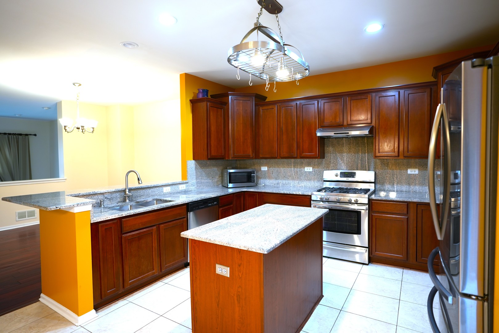 462 GROSVENOR Lane, Aurora, IL 60504