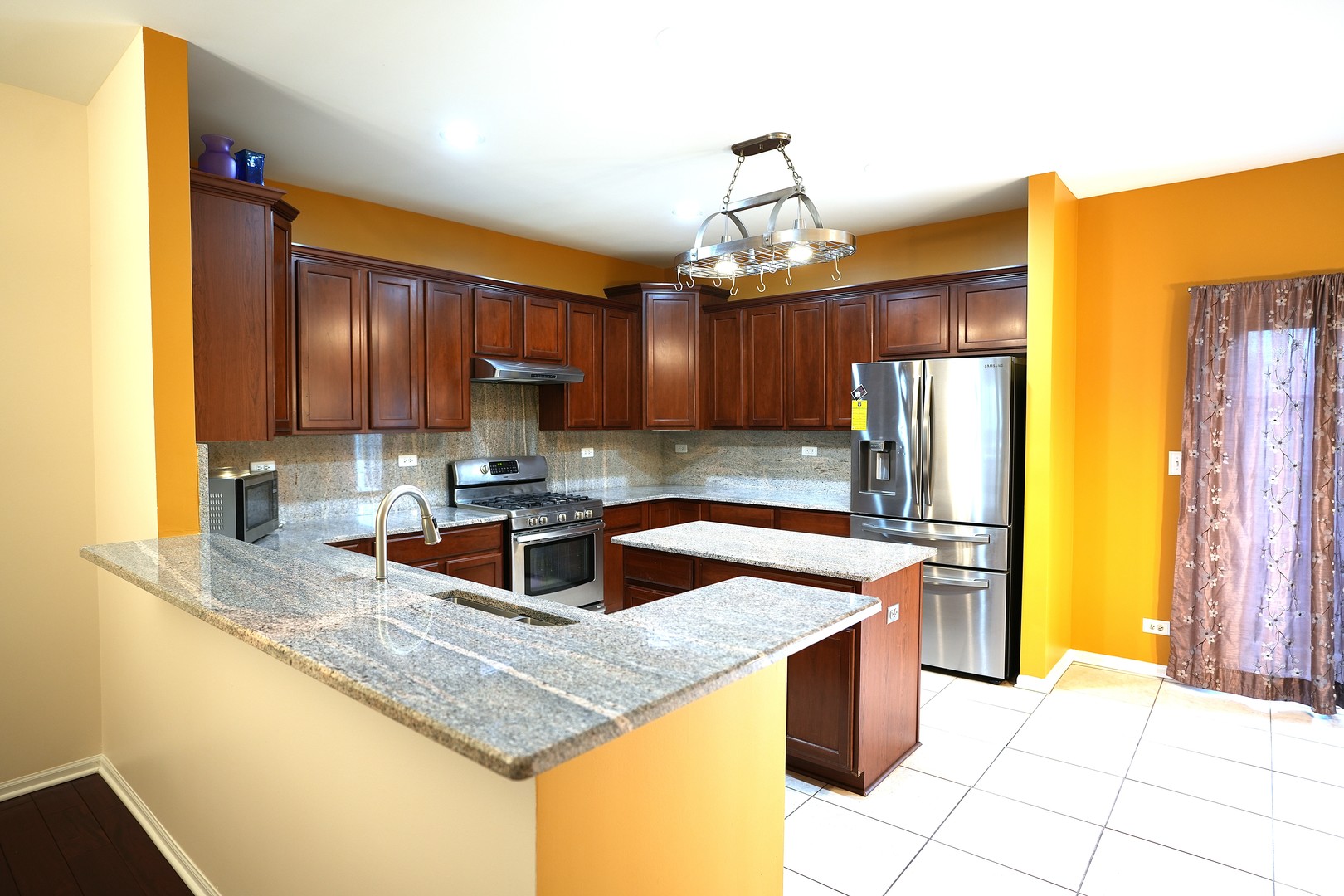 462 GROSVENOR Lane, Aurora, IL 60504