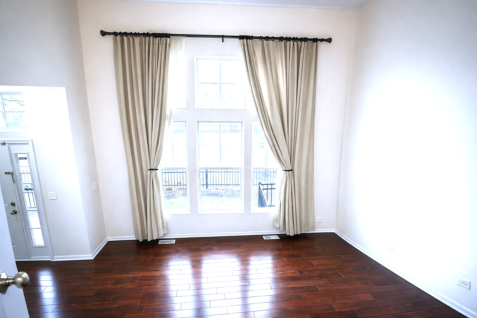 462 GROSVENOR Lane, Aurora, IL 60504