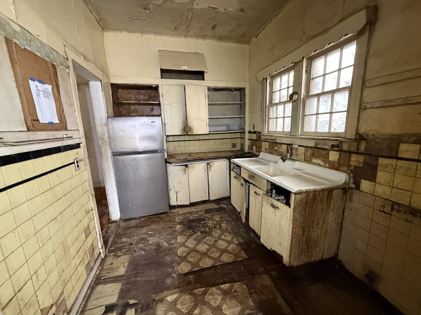 7919 S Escanaba Avenue, Chicago, IL 60617