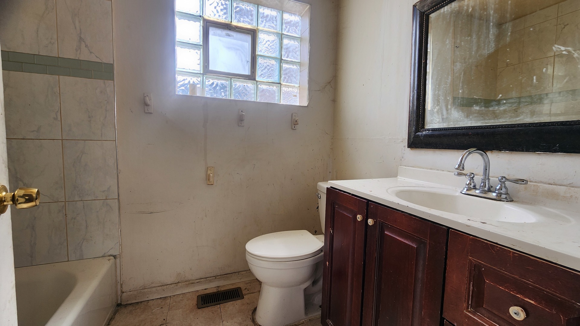 9061 S PARNELL Avenue, Chicago, IL 60620