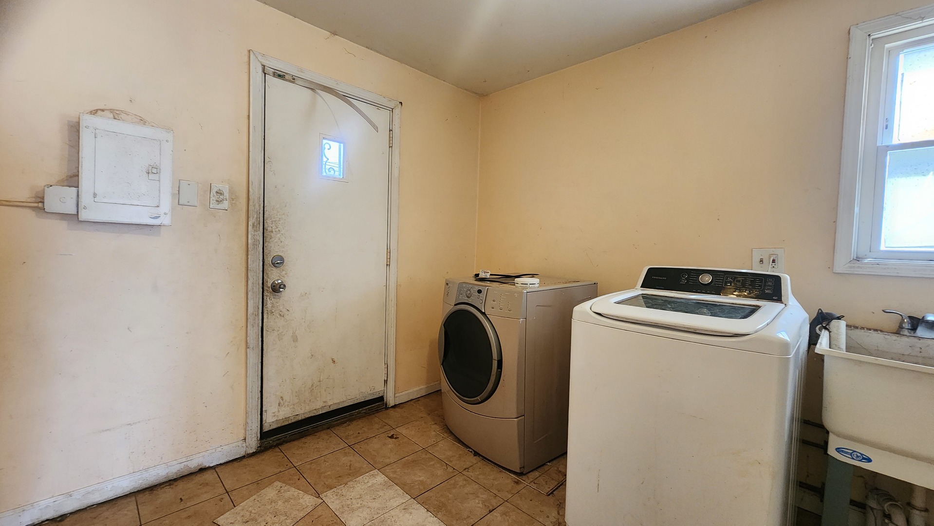 9061 S PARNELL Avenue, Chicago, IL 60620