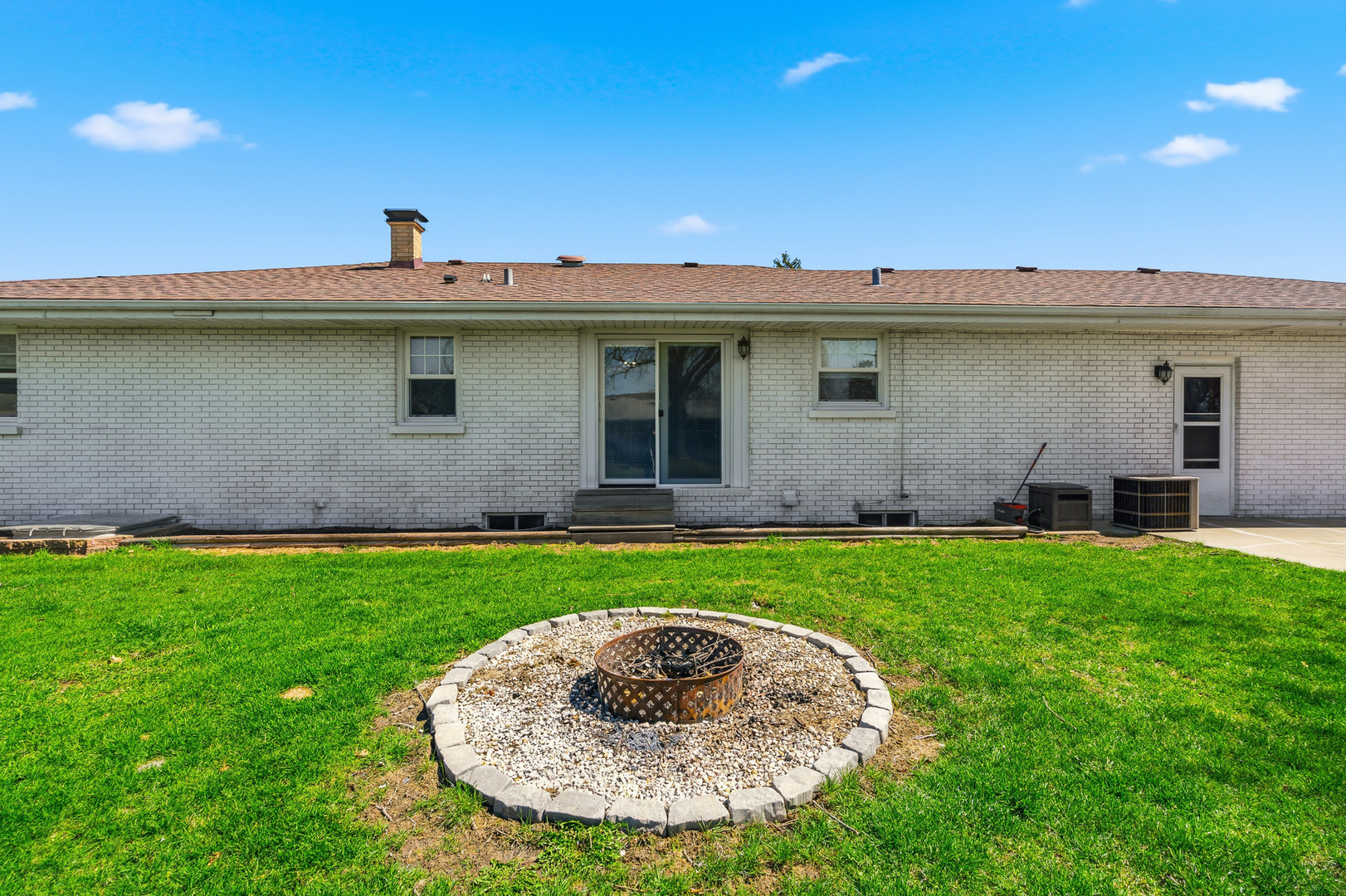 3311 Pinecrest Drive, Joliet, IL 60435-8725