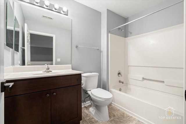 452 Jamestown Court, Aurora, IL 60502