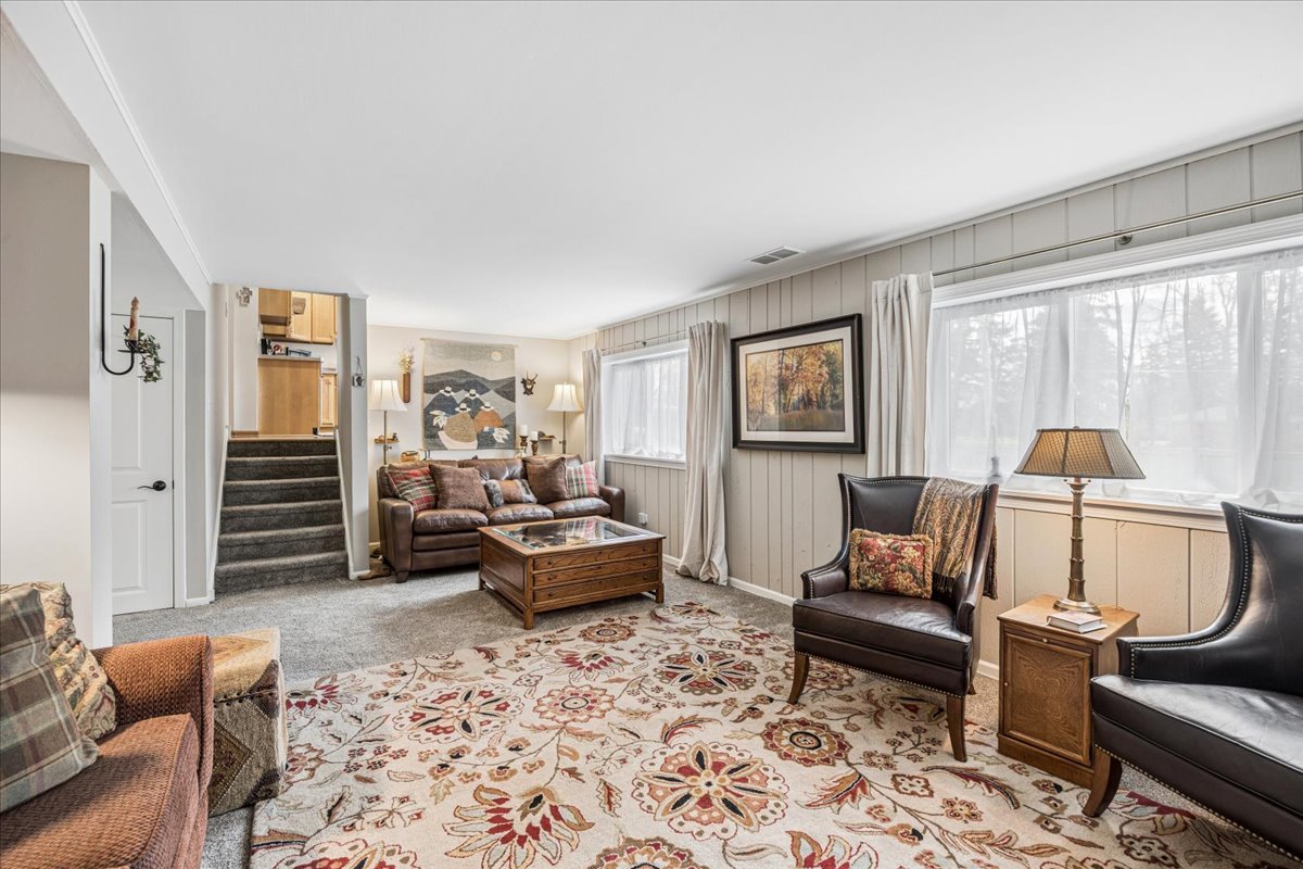 425 79th Street, Willowbrook, IL 60527