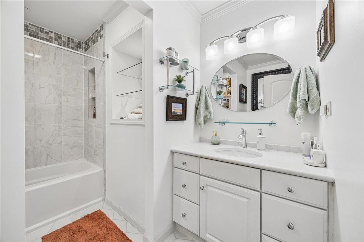 425 79th Street, Willowbrook, IL 60527