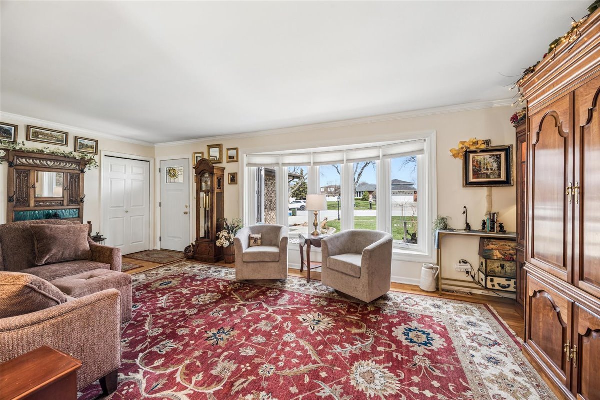 425 79th Street, Willowbrook, IL 60527