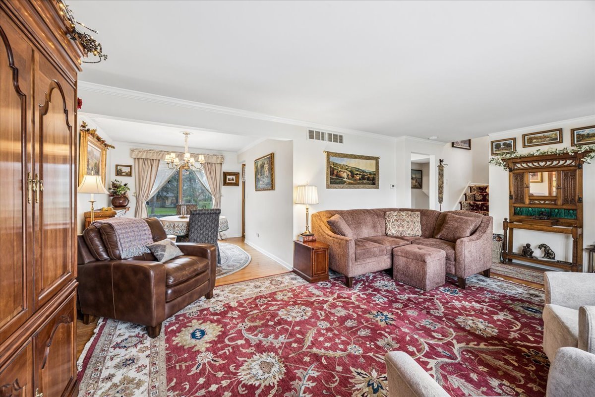 425 79th Street, Willowbrook, IL 60527