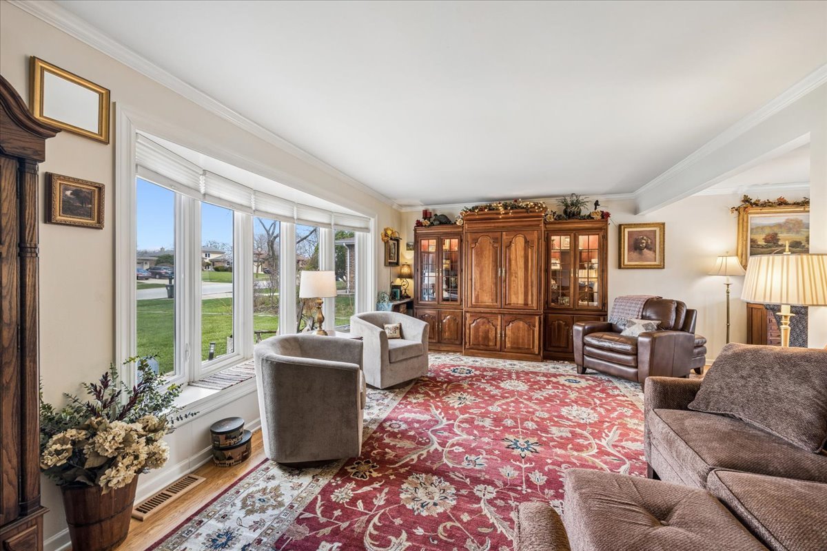 425 79th Street, Willowbrook, IL 60527