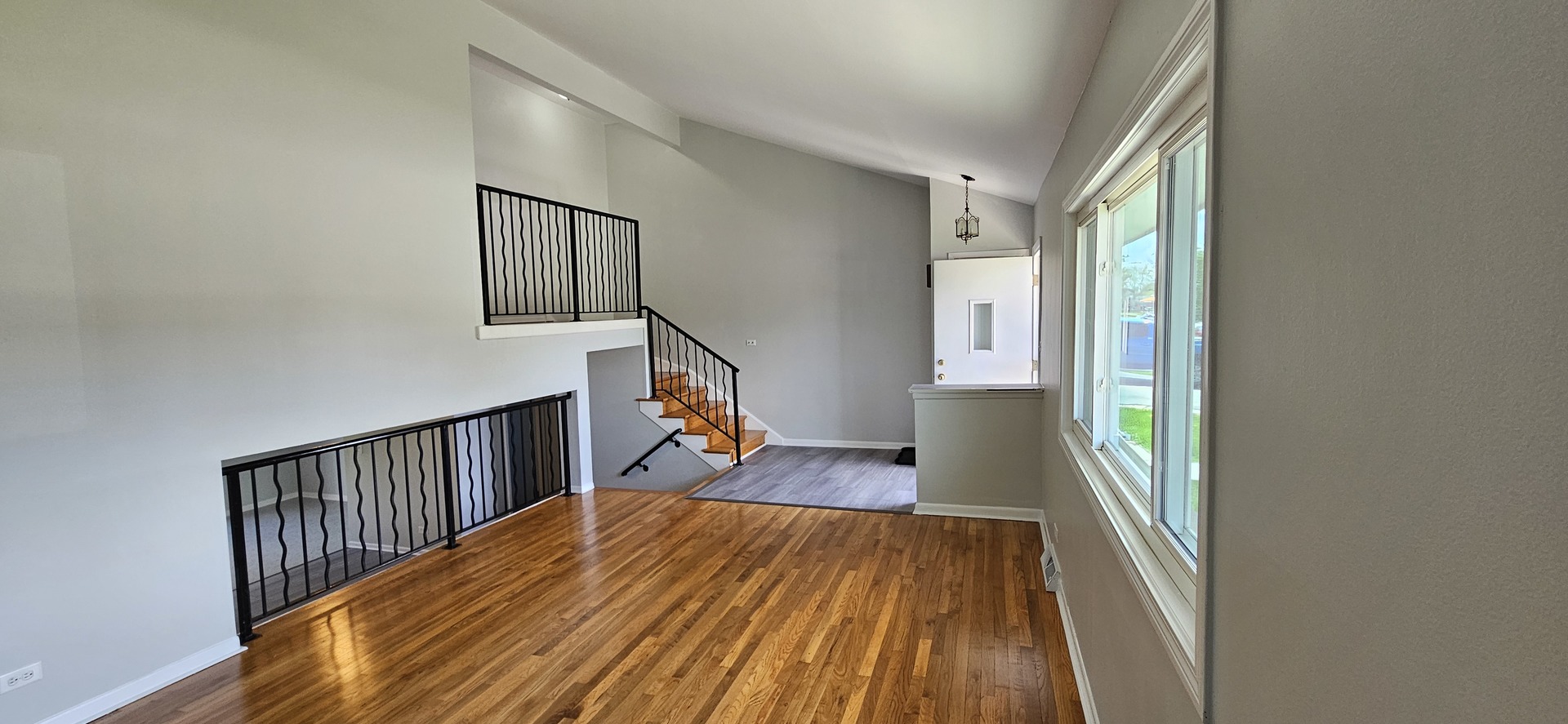 9449 Dee Road, Des Plaines, IL 60016