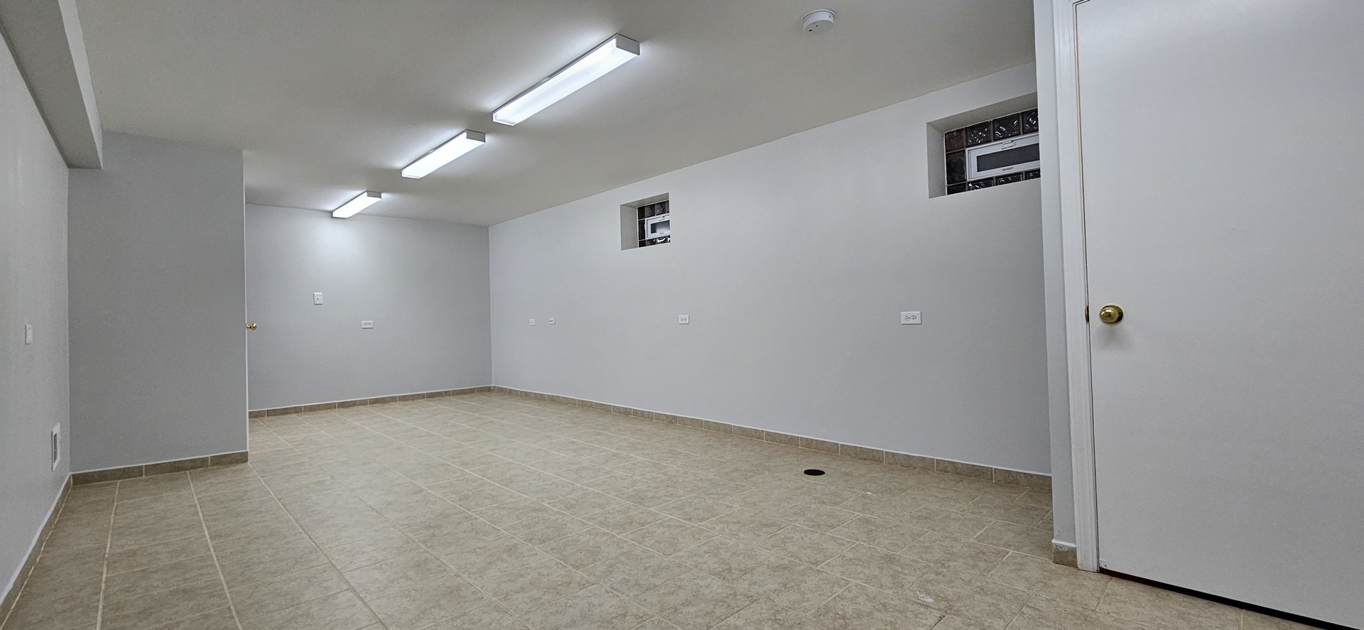 9449 Dee Road, Des Plaines, IL 60016