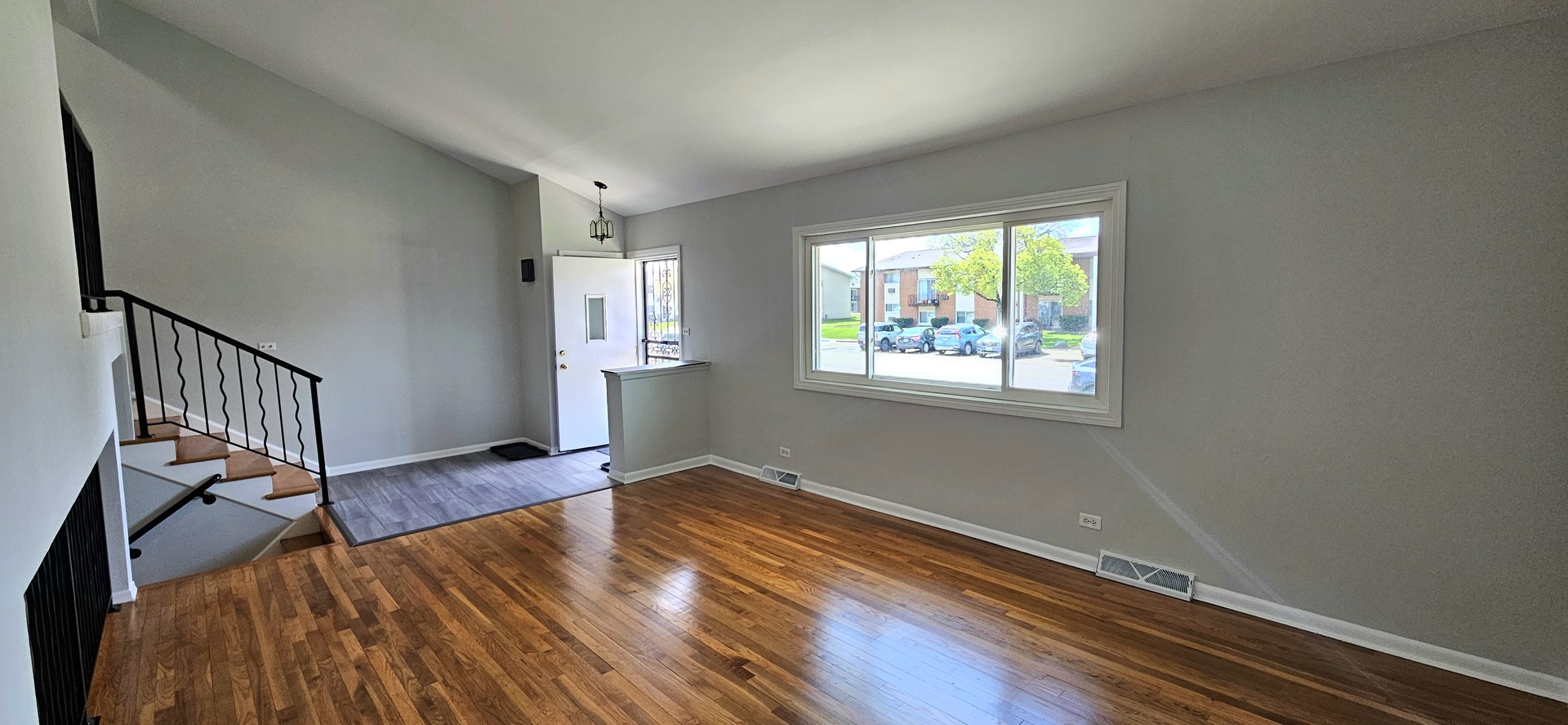 9449 Dee Road, Des Plaines, IL 60016