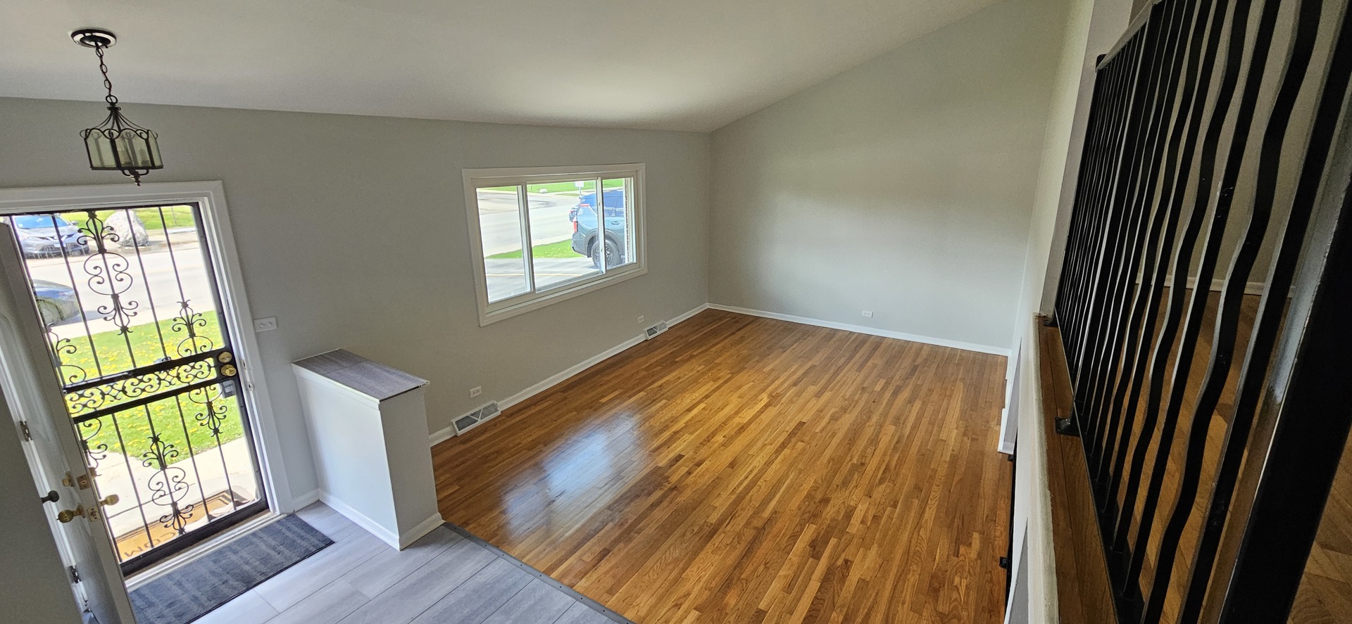 9449 Dee Road, Des Plaines, IL 60016