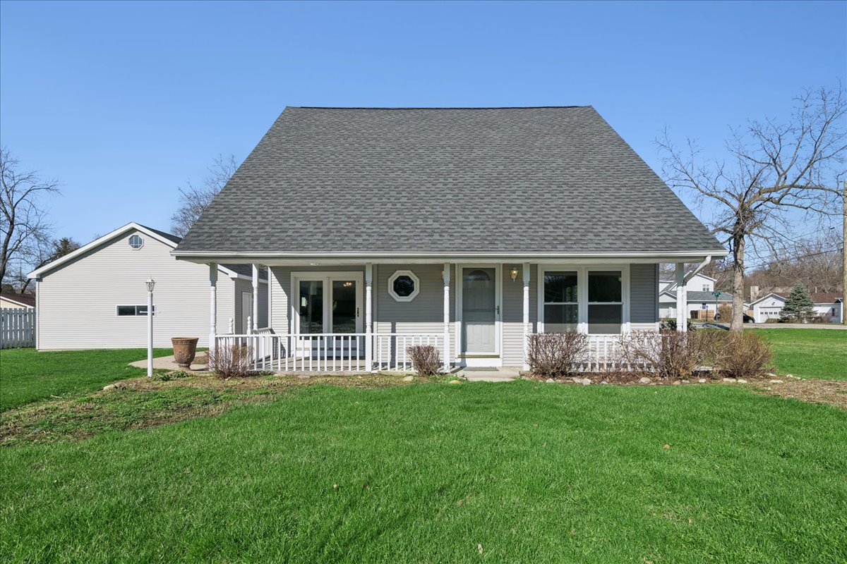 3303 Eastway Drive, Island Lake, IL 60042