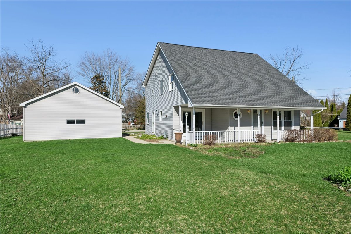 3303 Eastway Drive, Island Lake, IL 60042