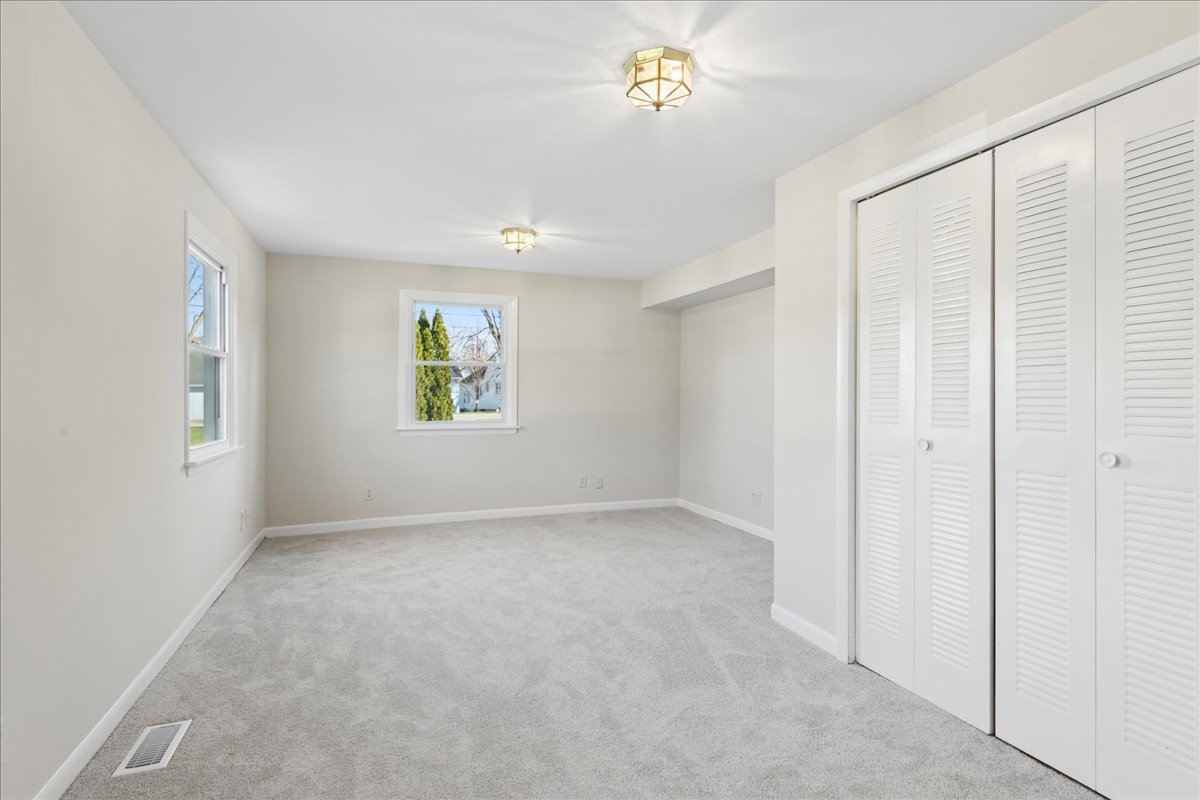 3303 Eastway Drive, Island Lake, IL 60042