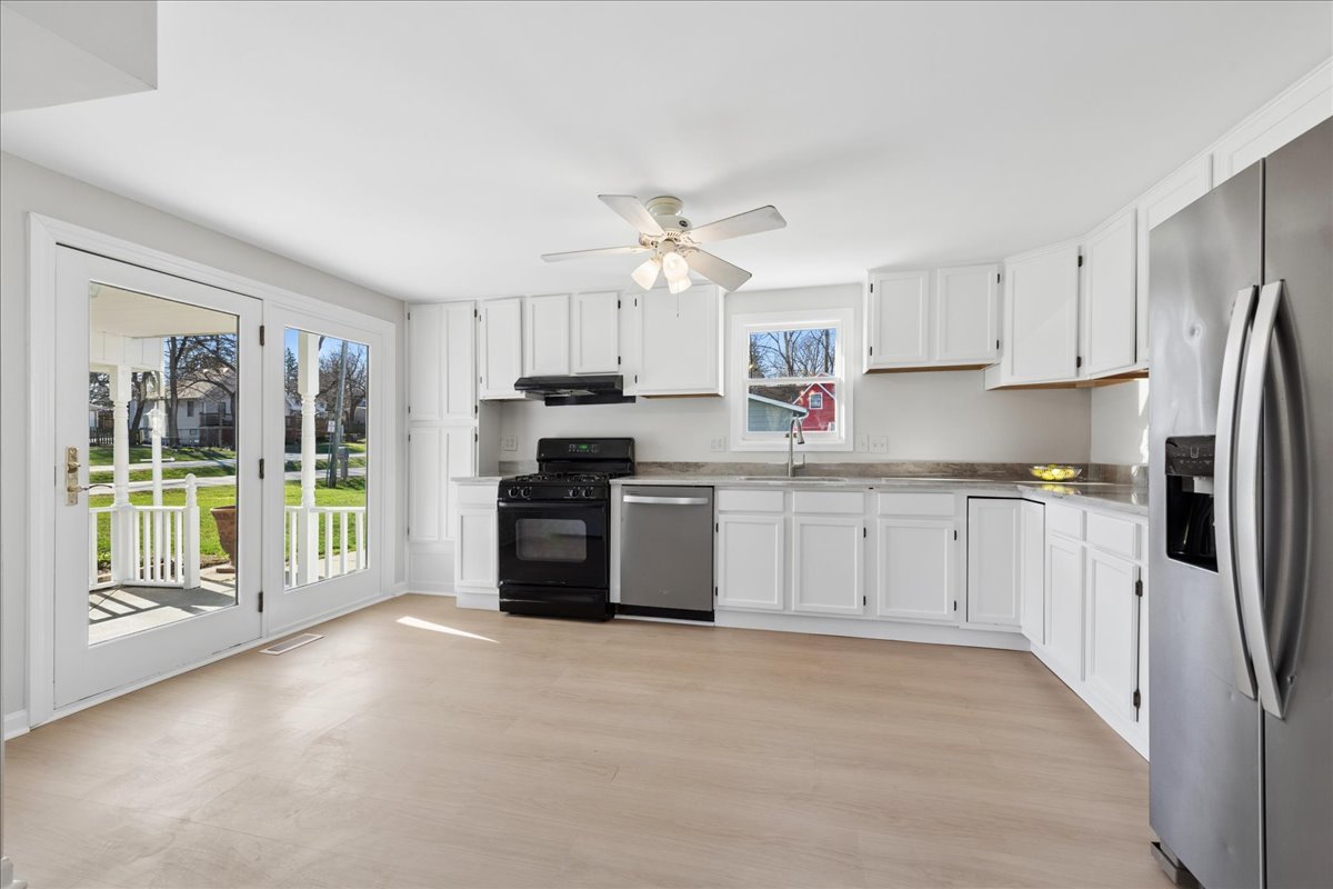 3303 Eastway Drive, Island Lake, IL 60042