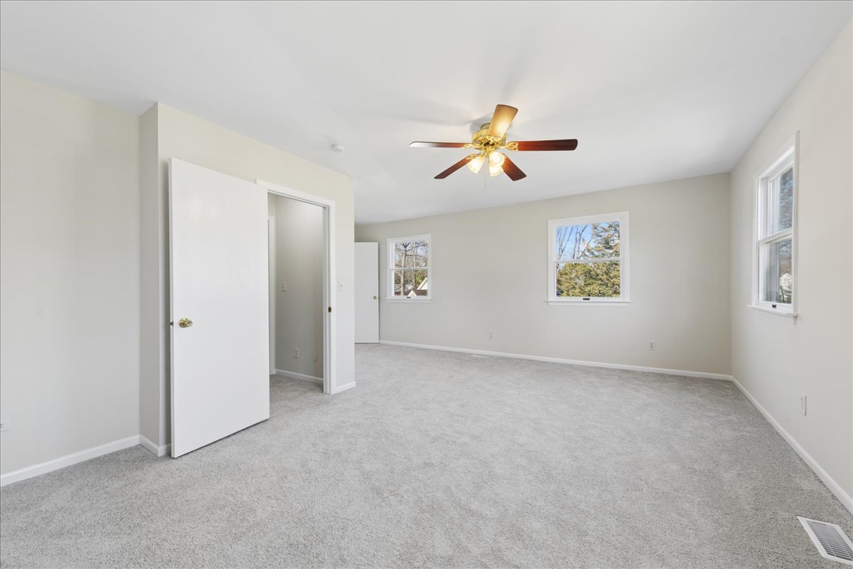 3303 Eastway Drive, Island Lake, IL 60042