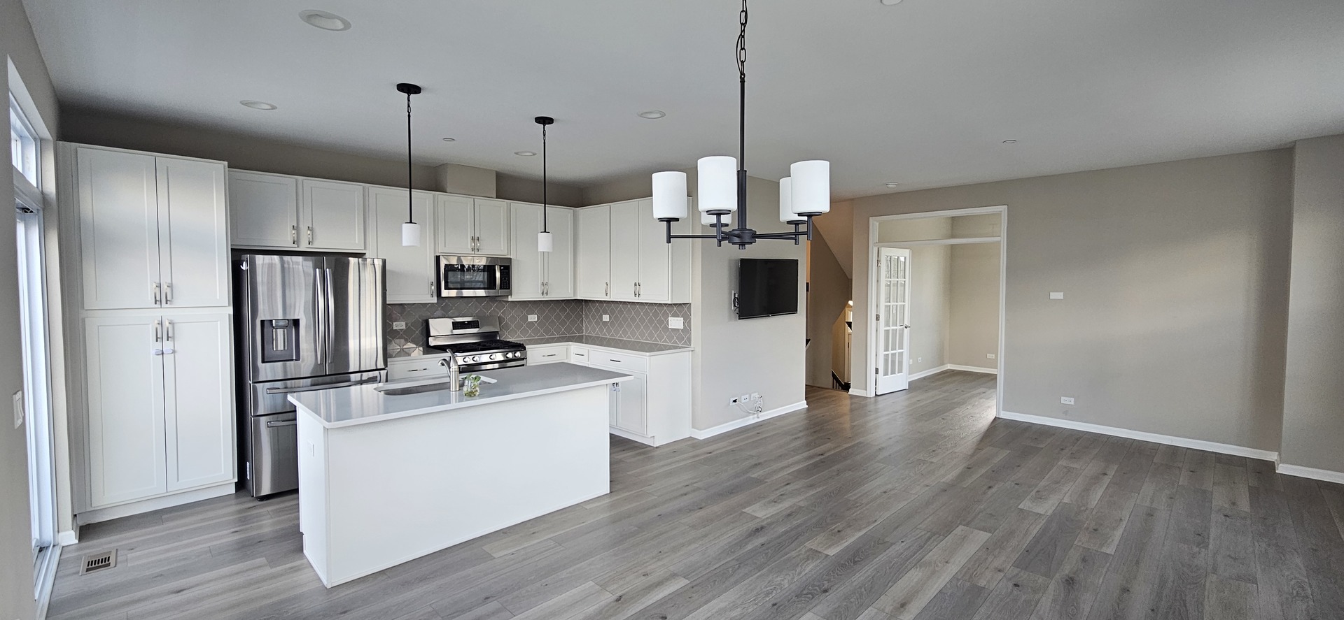 210 Timberleaf Circle, Roselle, IL 60172