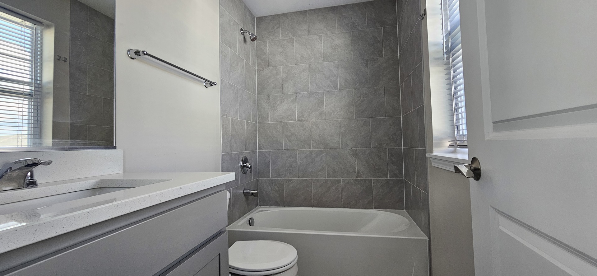 210 Timberleaf Circle, Roselle, IL 60172