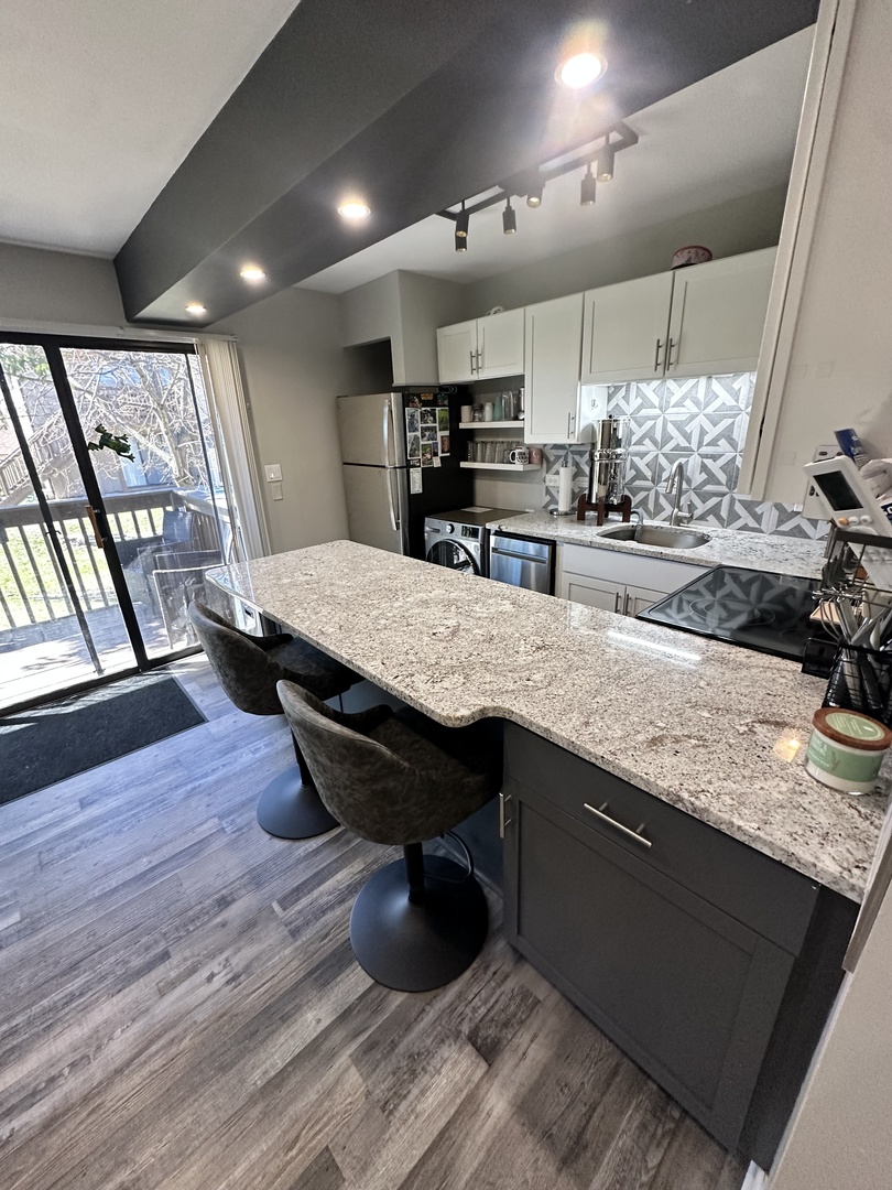 46 Nassau Colony #9, Fox Lake, IL 60020