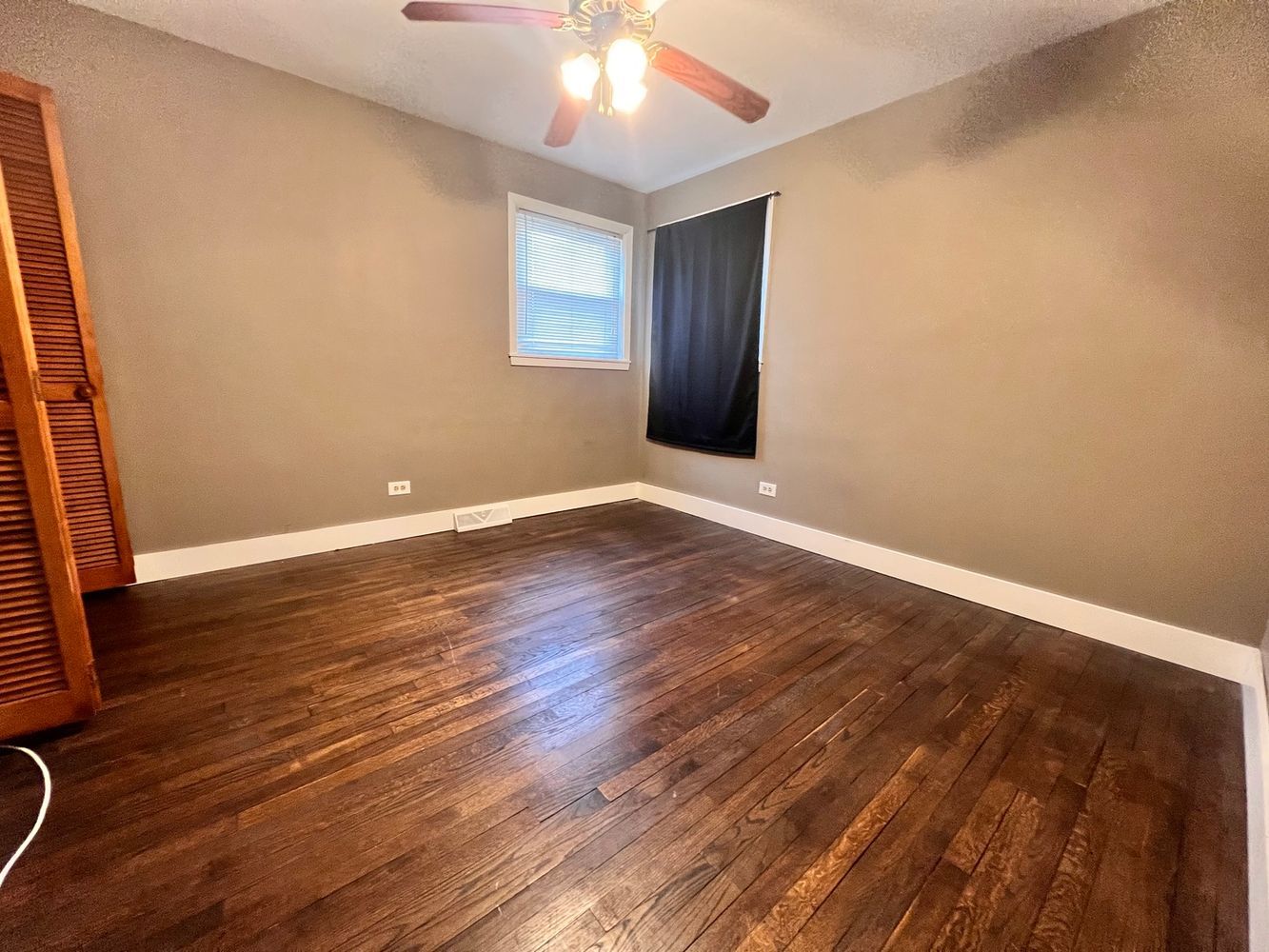 16W611 56th Street #1, Clarendon Hills, IL 60514